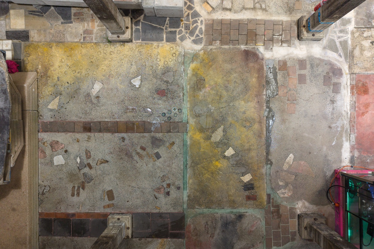 Mike Hewson: The Key's Under The Mat - 