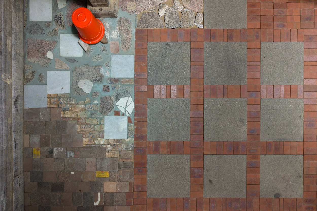 Mike Hewson: The Key's Under The Mat - 