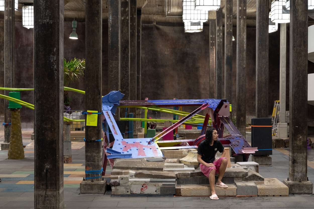 Mike Hewson: The Key's Under The Mat - 