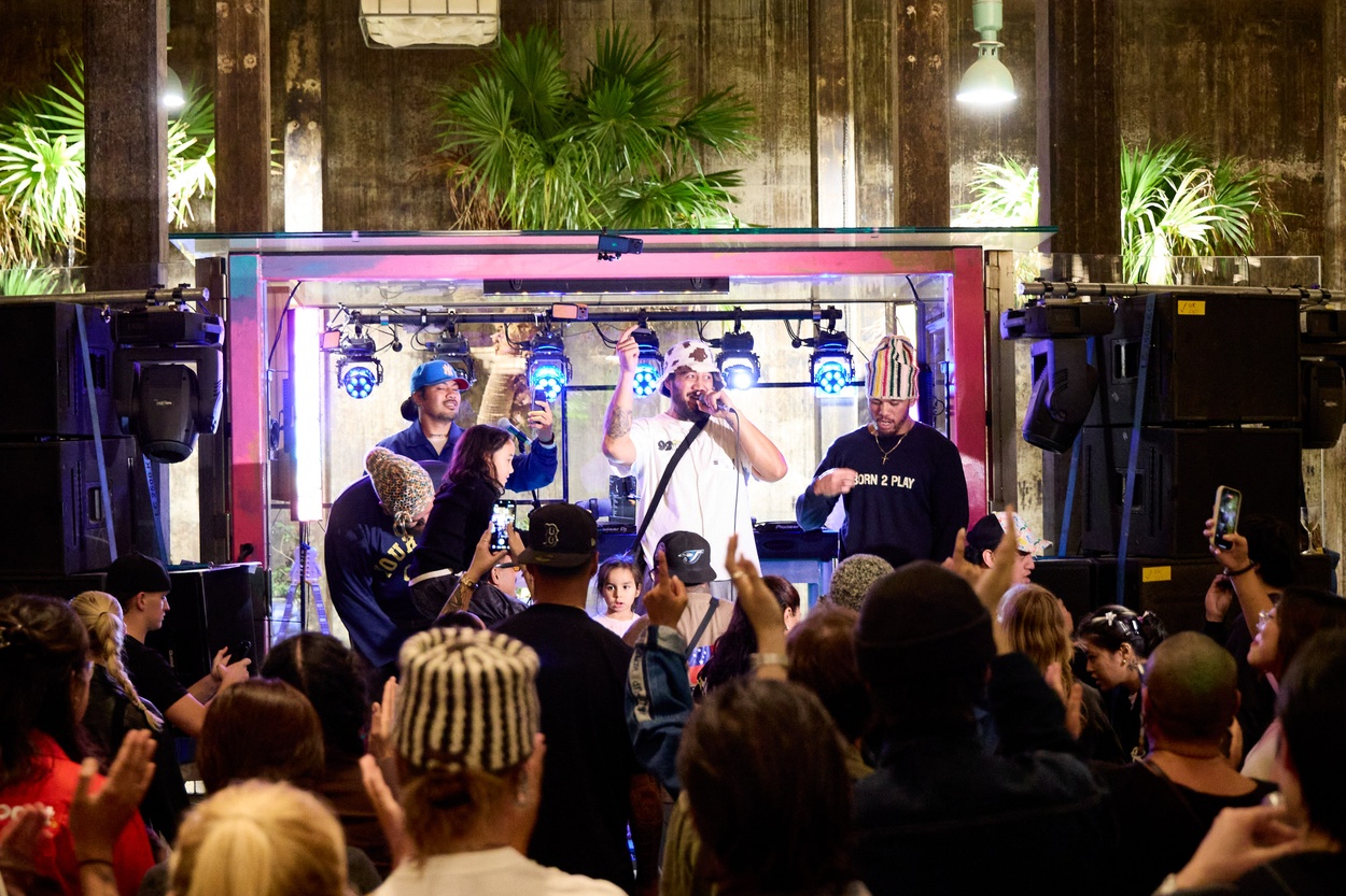 Mike Hewson: The Key's Under The Mat - 